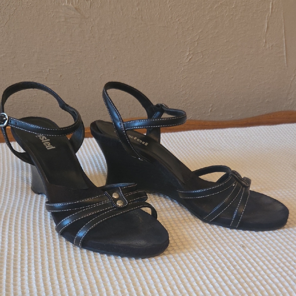Elegant Black Strappy Wedge Sandals